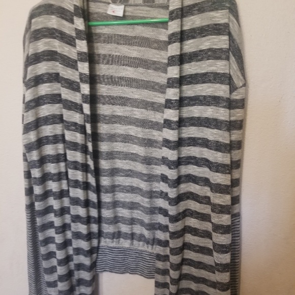 Cute light cardigan - Picture 1 of 4